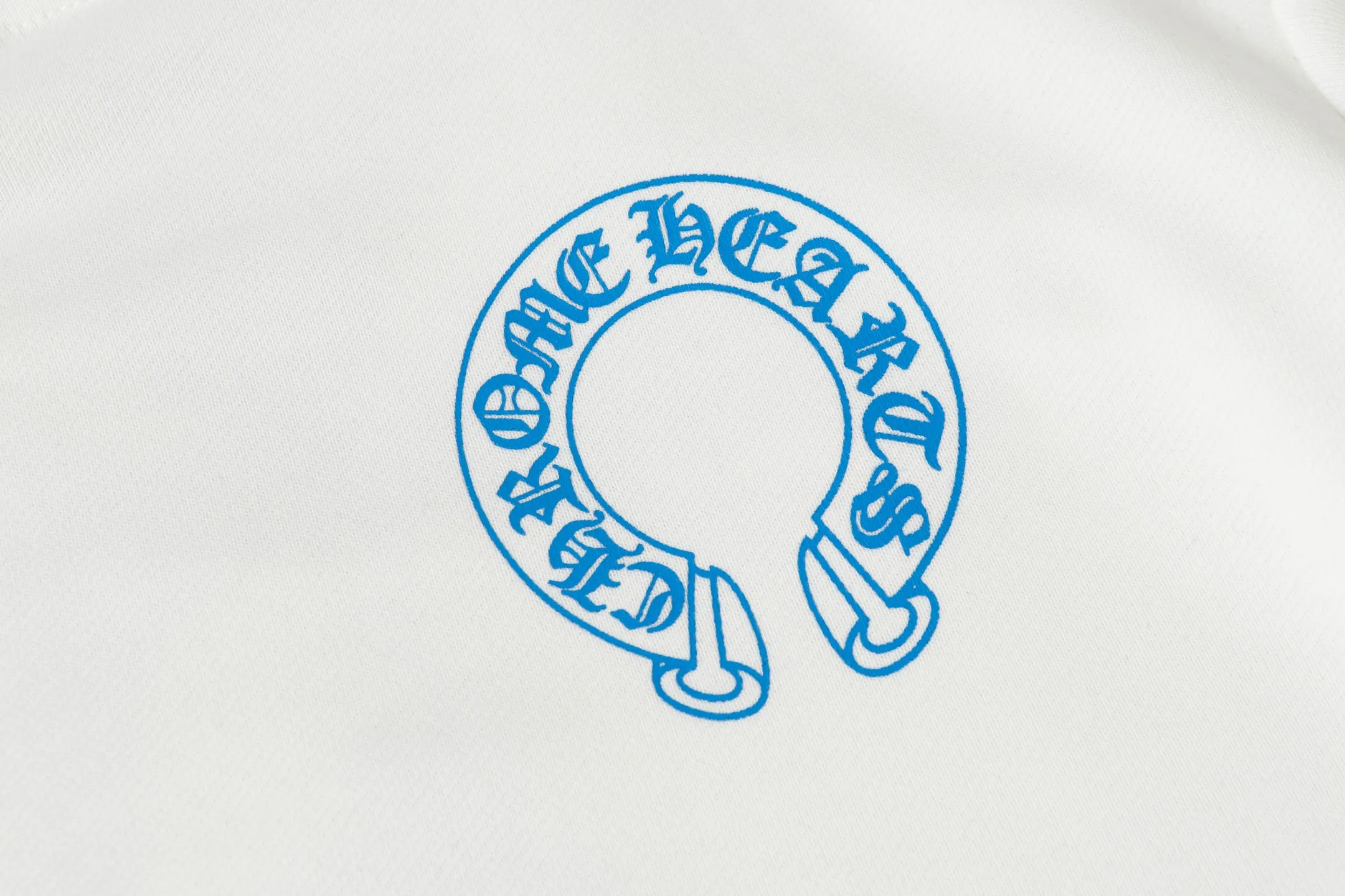 P240 Cross-border running quantity model, please do not place an order if you pursue quality - Chrome Hearts/Chrome Heart Cross ✝️ Sanskrit printed hooded sweatshirt - High weight, high density and high quality. The wool is soft, delicate and skin-friendly. It feels soft and silky. It has excellent warmth and skin-friendly properties - Custom-woven and dyed, no color difference. No matter the fabric or workmanship details, it beats the ordinary version on the market - Hardware zipper accessories are all customized, full of details -Colour: black white -Size: S M L XL